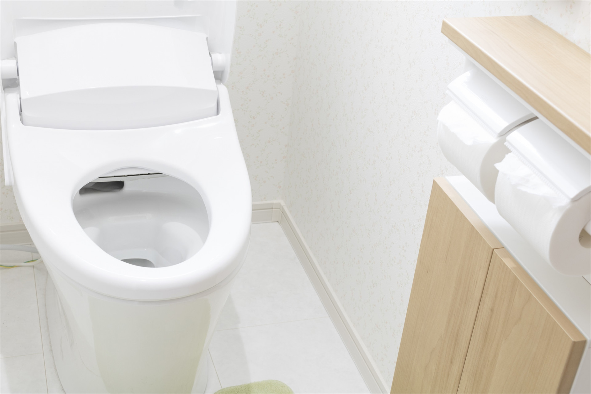 大阪のハウスクリーニング大阪.comのスタッフがトイレの全てを綺麗に
